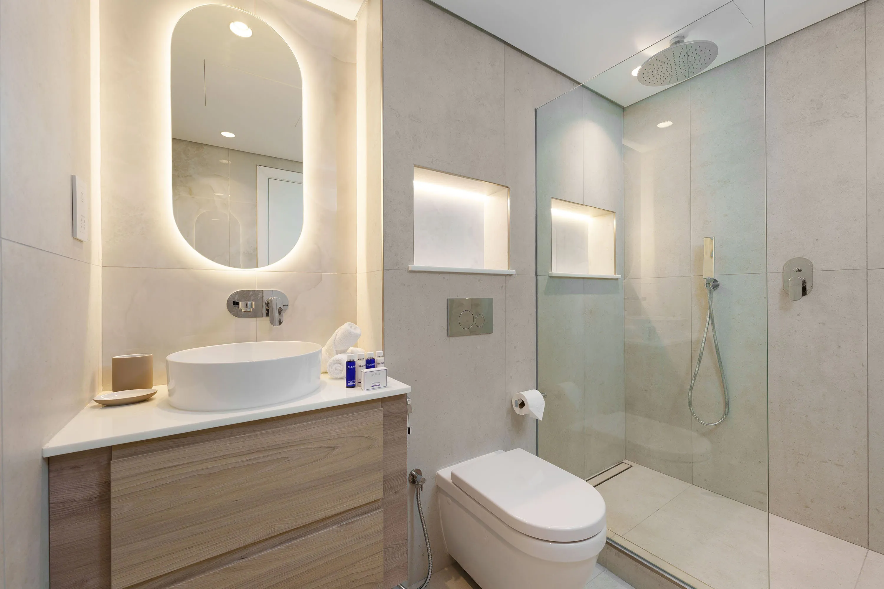 Modern Chic Apt w/ Spectacular Downtown Views