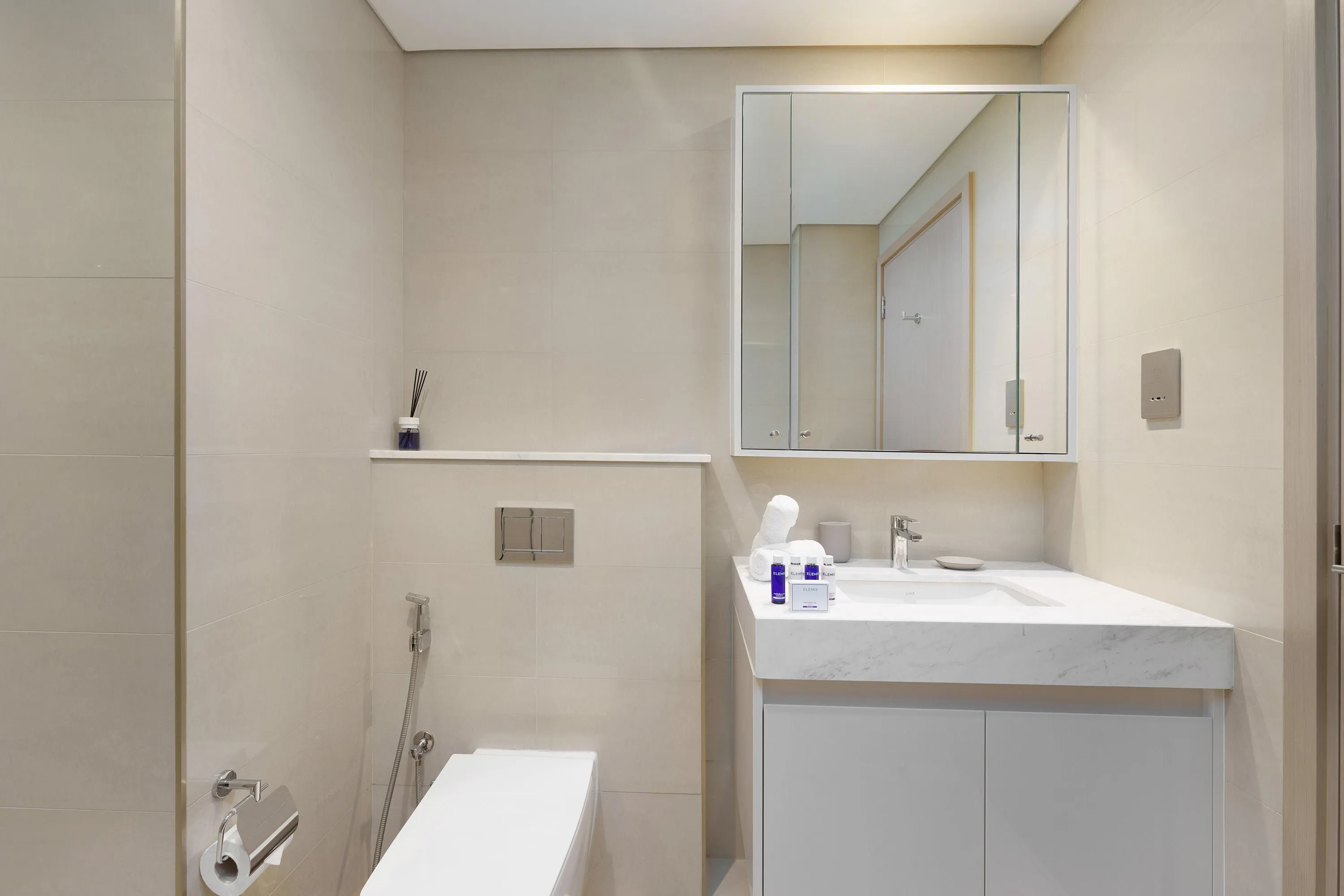 Modern Chic Apt w/ Unobstructed Burj Khalifa Views