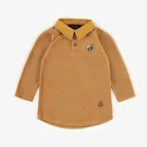 T-shirt caramel à manches longues avec col polo, bébé || Caramel t-shirt with long sleeves and a polo collar, baby