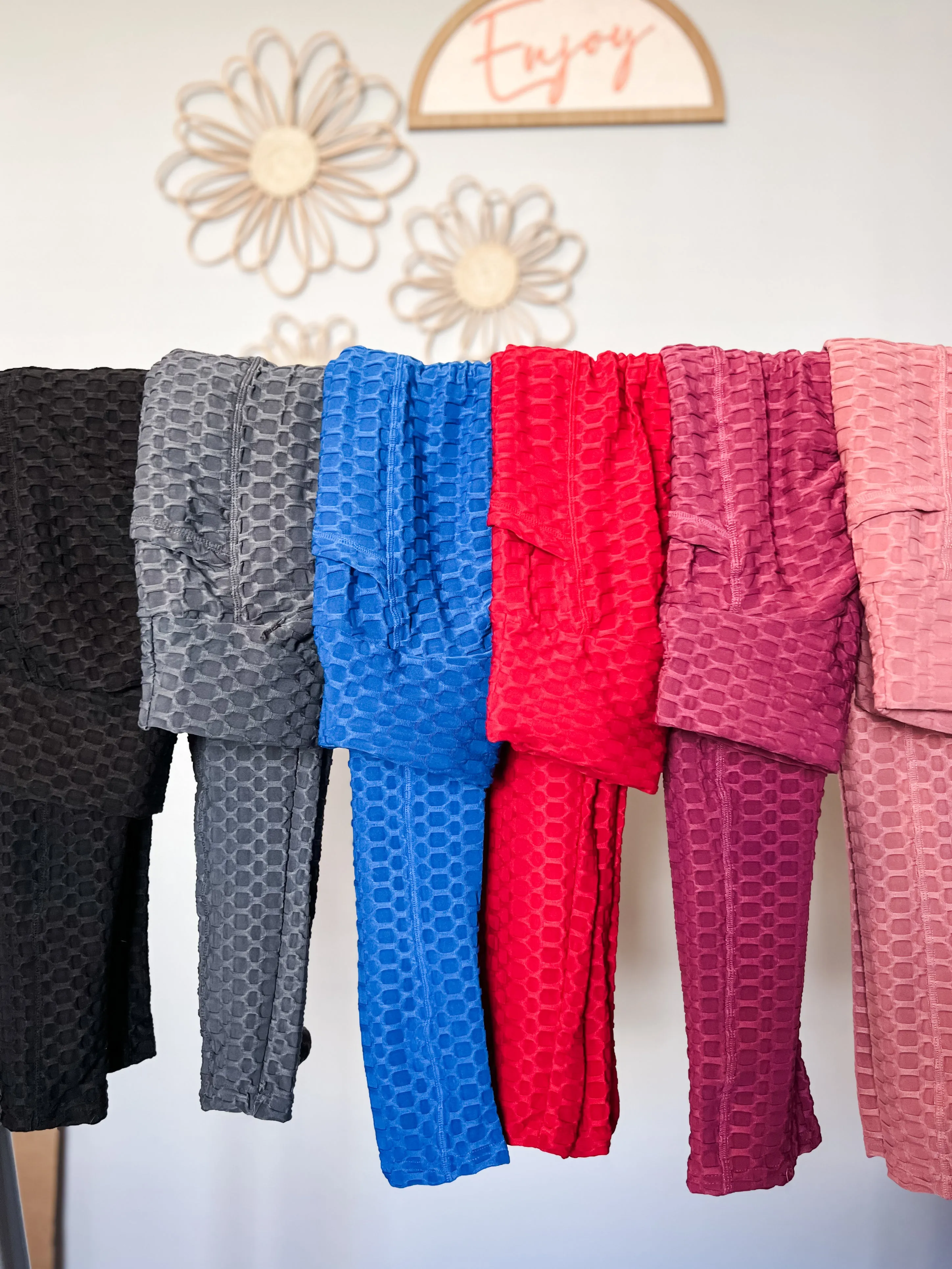 Textured butt scrunch leggings