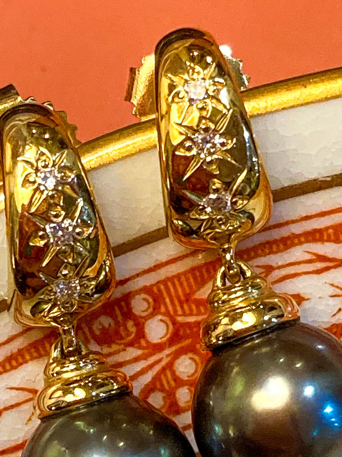 Vintage 18K Yellow Gold Triple Diamond Black Pearl Dangle Earrings