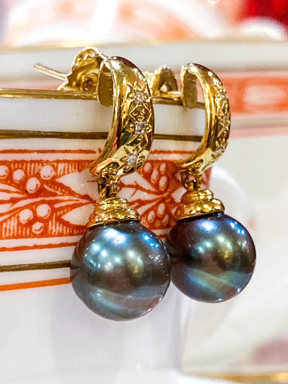 Vintage 18K Yellow Gold Triple Diamond Black Pearl Dangle Earrings
