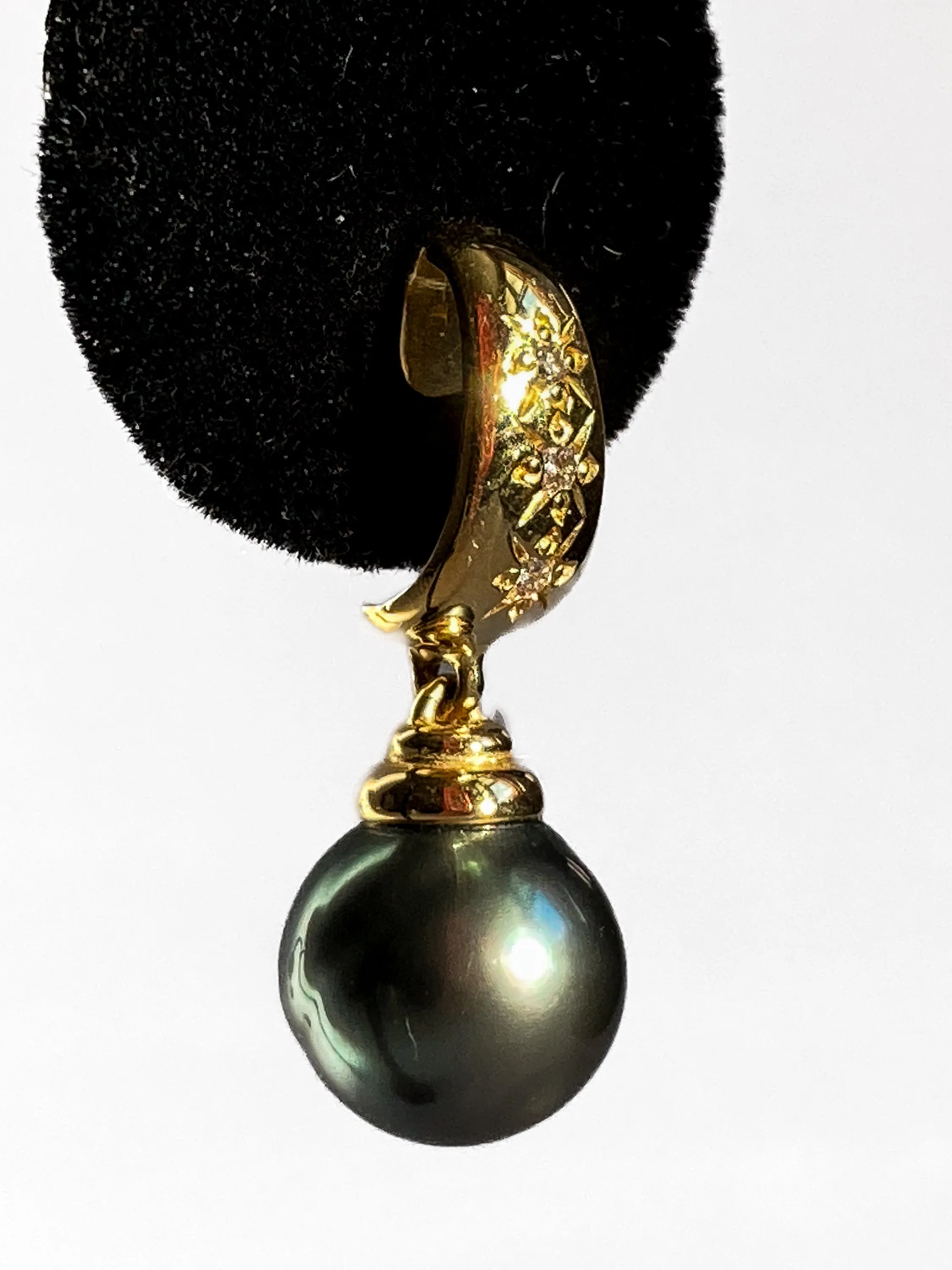 Vintage 18K Yellow Gold Triple Diamond Black Pearl Dangle Earrings