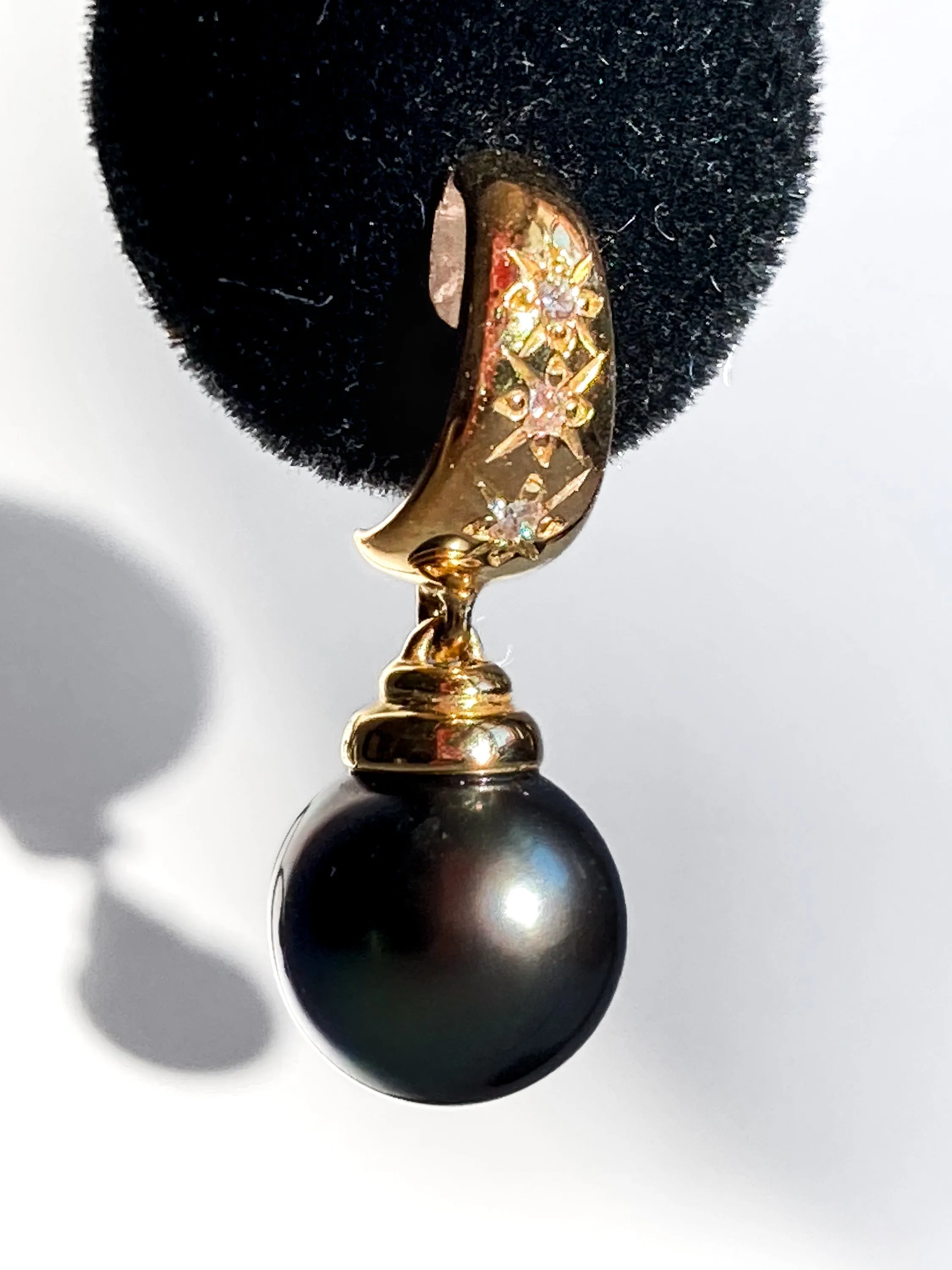 Vintage 18K Yellow Gold Triple Diamond Black Pearl Dangle Earrings