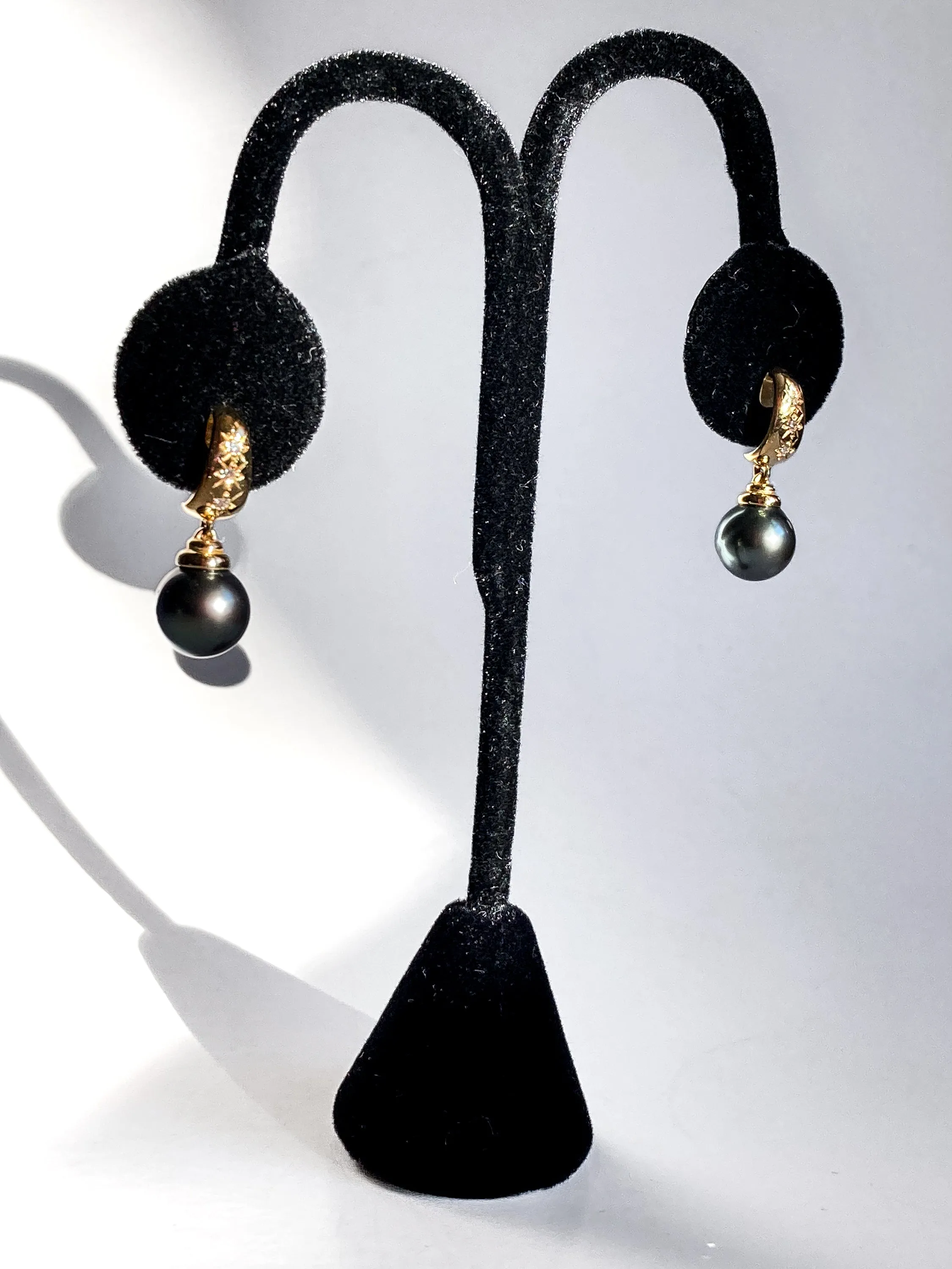 Vintage 18K Yellow Gold Triple Diamond Black Pearl Dangle Earrings