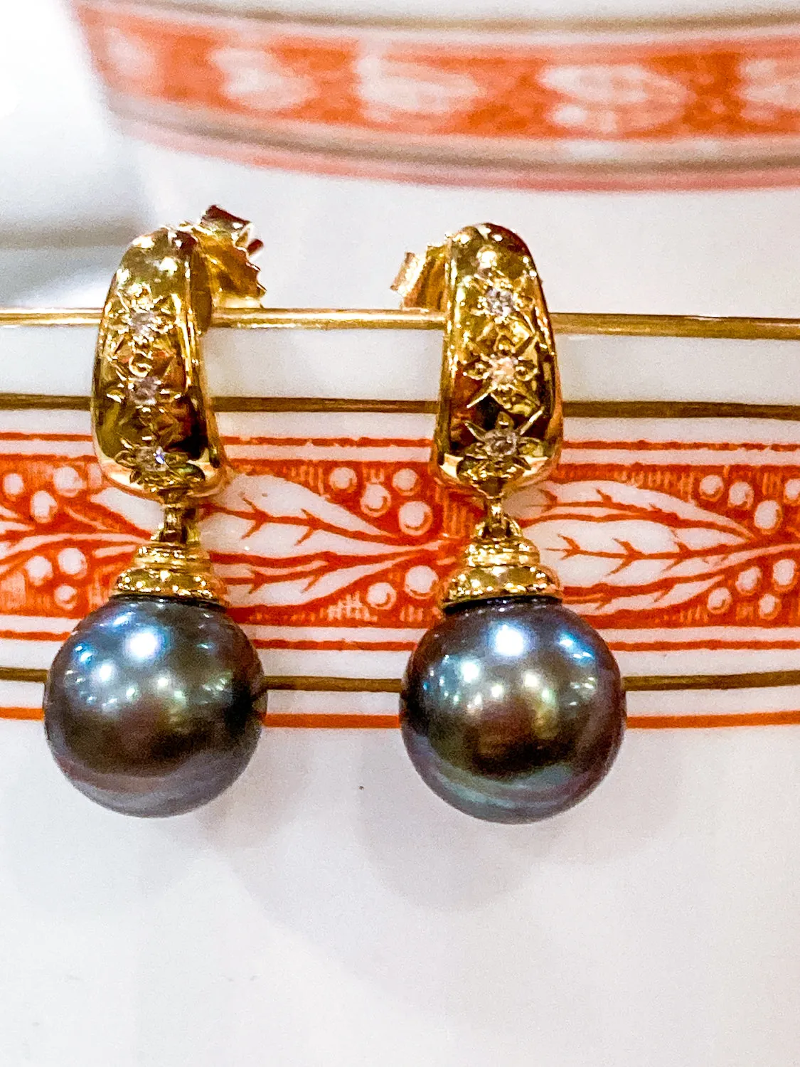 Vintage 18K Yellow Gold Triple Diamond Black Pearl Dangle Earrings