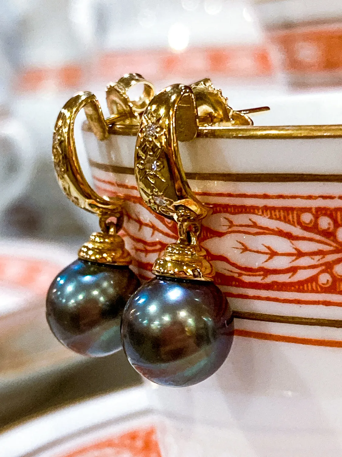 Vintage 18K Yellow Gold Triple Diamond Black Pearl Dangle Earrings