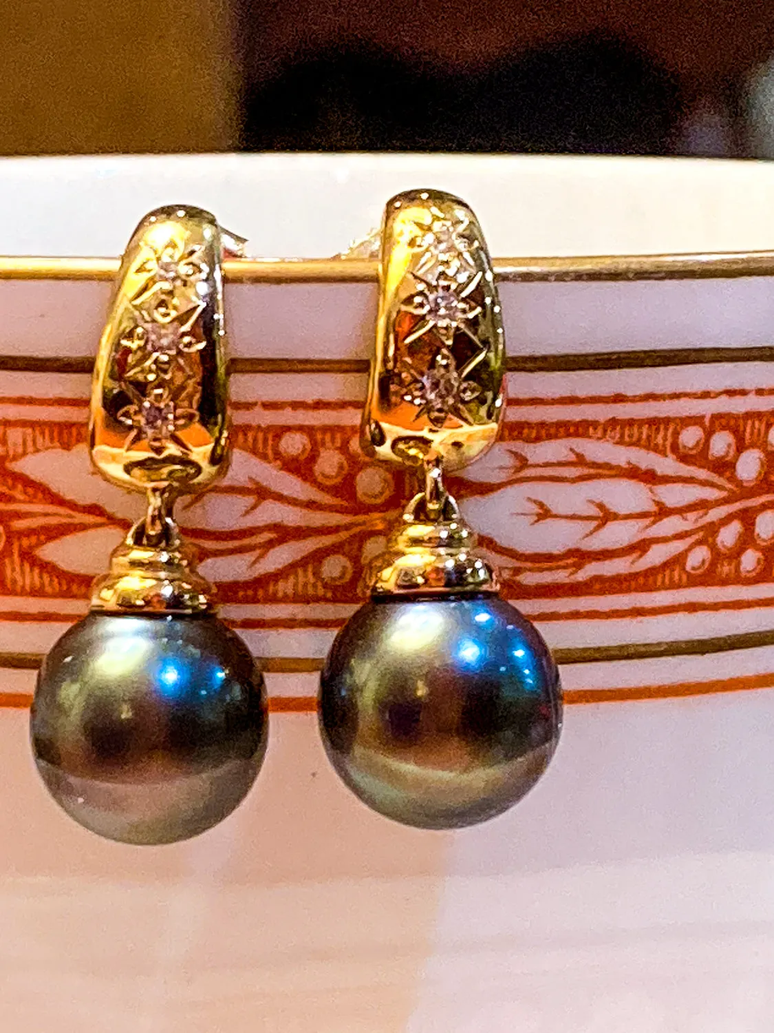 Vintage 18K Yellow Gold Triple Diamond Black Pearl Dangle Earrings
