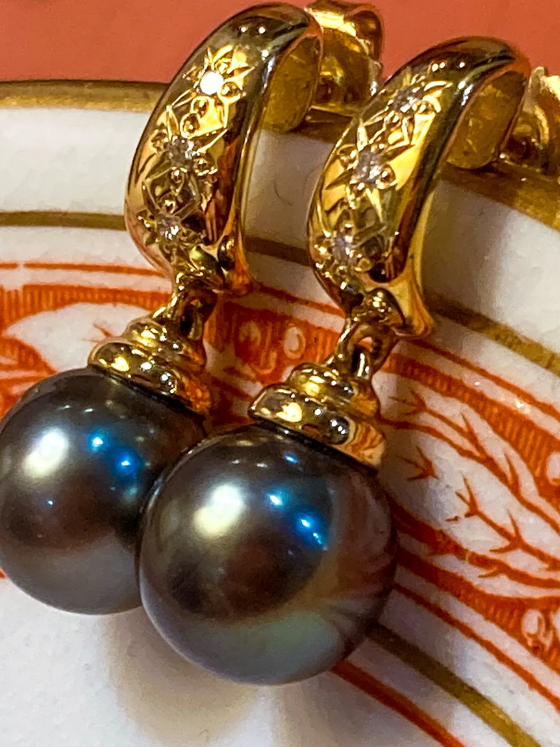 Vintage 18K Yellow Gold Triple Diamond Black Pearl Dangle Earrings