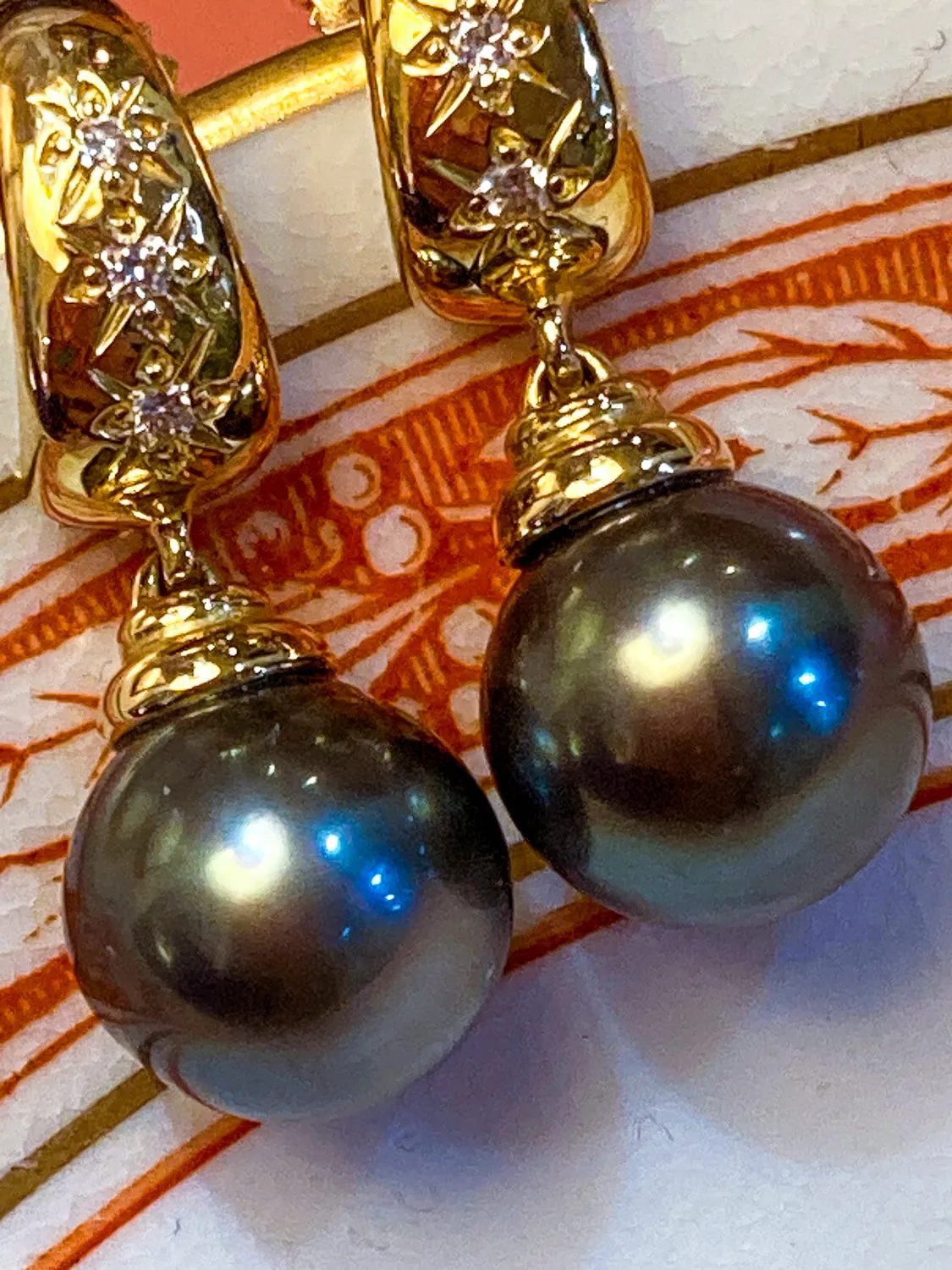 Vintage 18K Yellow Gold Triple Diamond Black Pearl Dangle Earrings