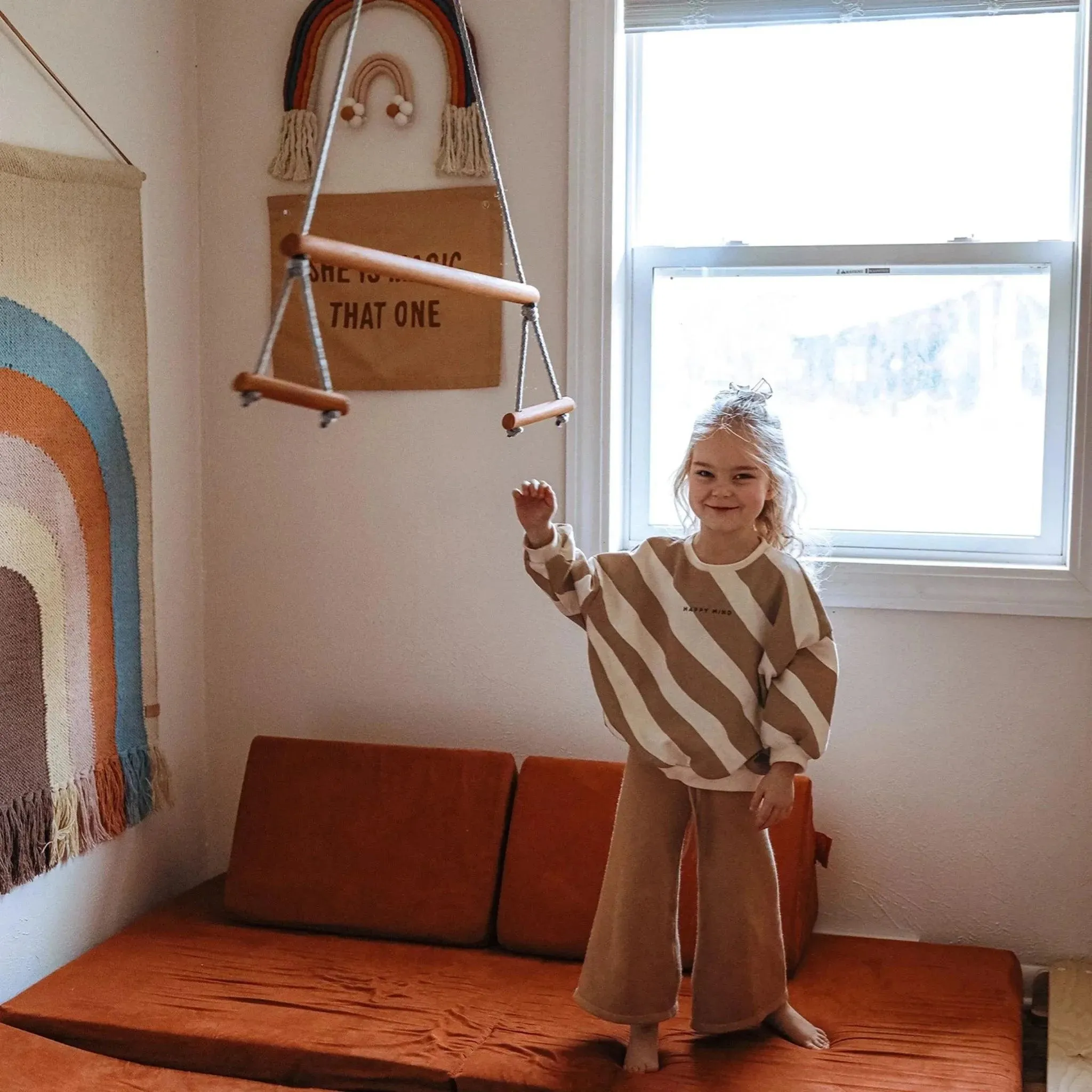 WOODEN TRAPEZE BAR