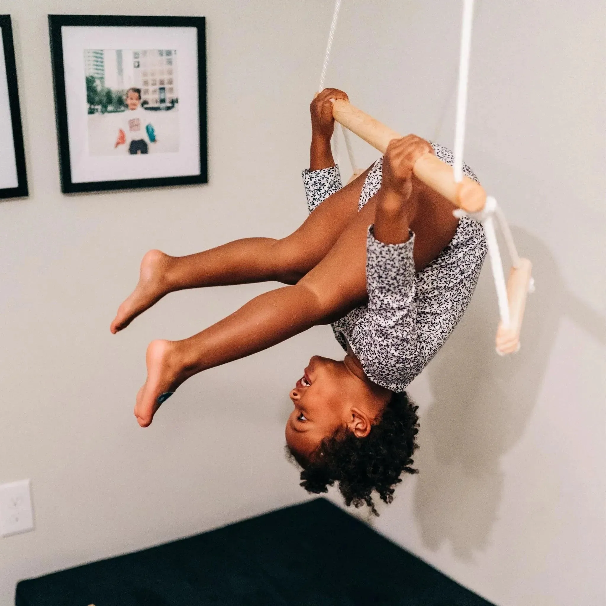 WOODEN TRAPEZE BAR